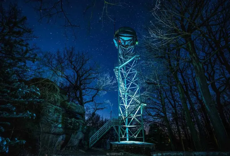 Aussichtsturm Hochstein bei Nacht