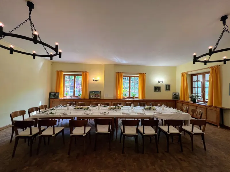 Saal der Hochsteinbaude – Lange Tafel