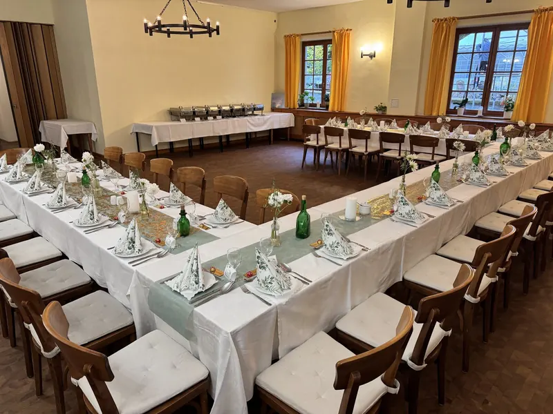 Sala gospody Hochsteinbaude – ustawienie w podkowę