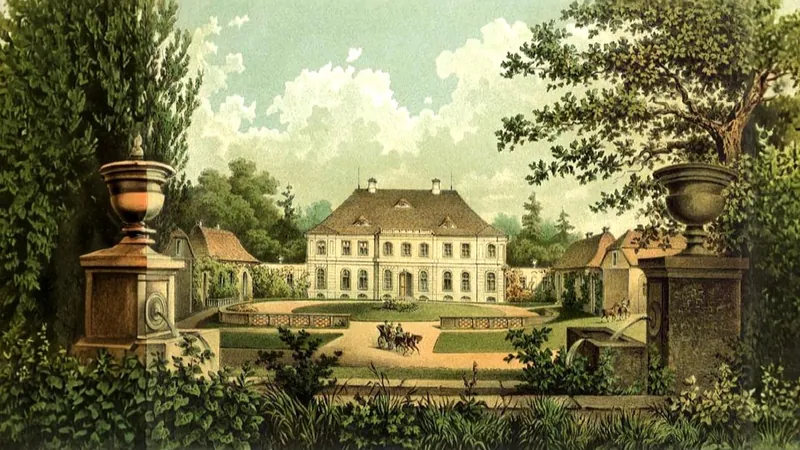 Farbige Lithografie des Schlosses Königshain: ein zweigeschossiger heller Barockbau am Ende eines Gartens, links und rechts Torpfeiler mit steinernen Vasen, davor eine Kutsche auf dem Rundweg